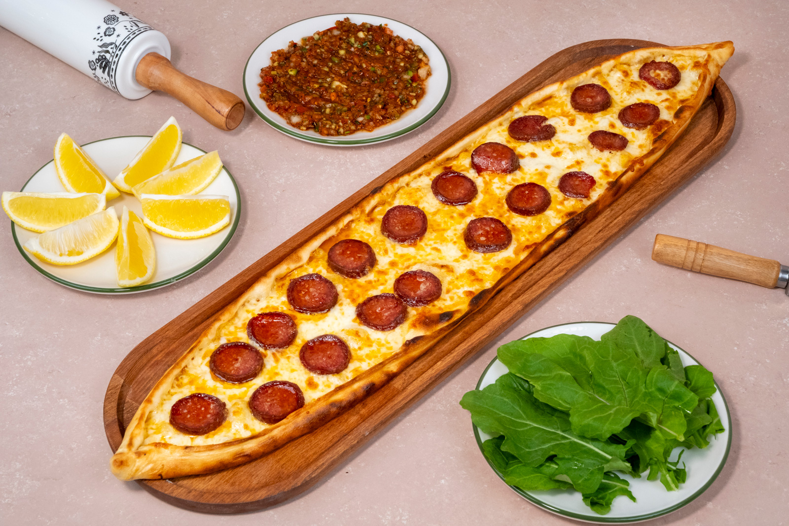 Kaşarlı Sucuklu Pide